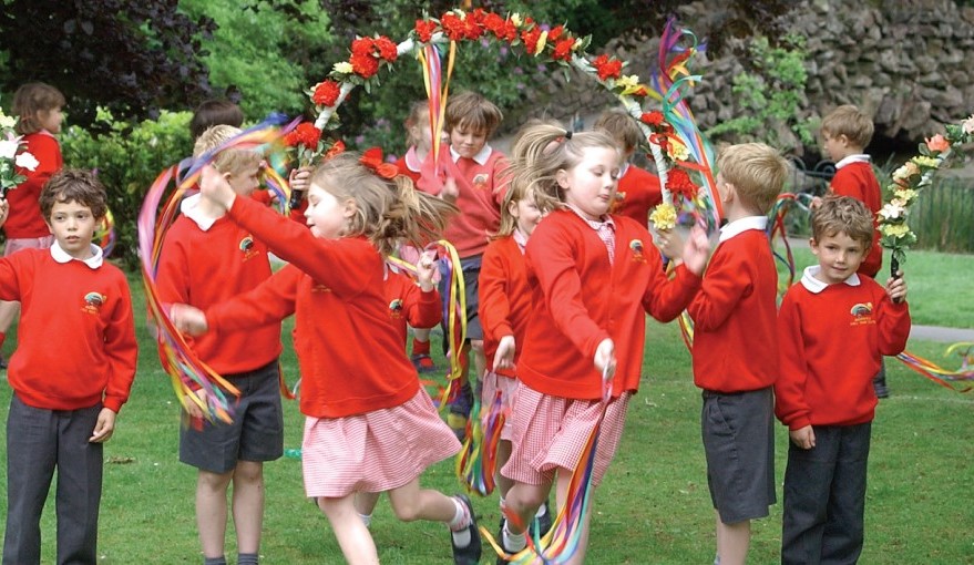 Madresfield Early Years Centre pupils sang and danced at their teacher Suzannah Weatherill’s wedding in May 2005