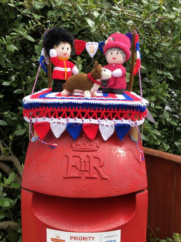 Malvern Gazette: Mrs Harding's jubilee postbox topper in all its glory