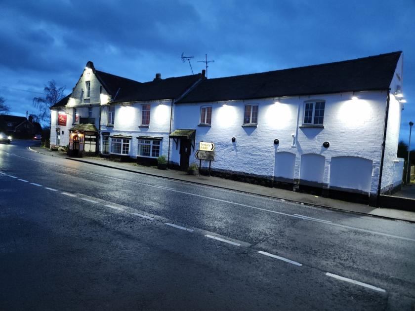 Red Lion pub Holt Heath is about to open after major work | Malvern Gazette 